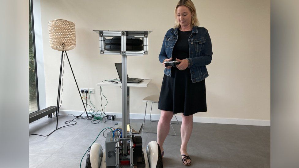 Zoe controlling a robot powered by 5G with an Xbox controller